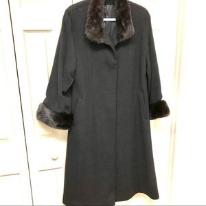 FLEURETTE CASHMERE, wool coat. Size 13 Fur trim, Black